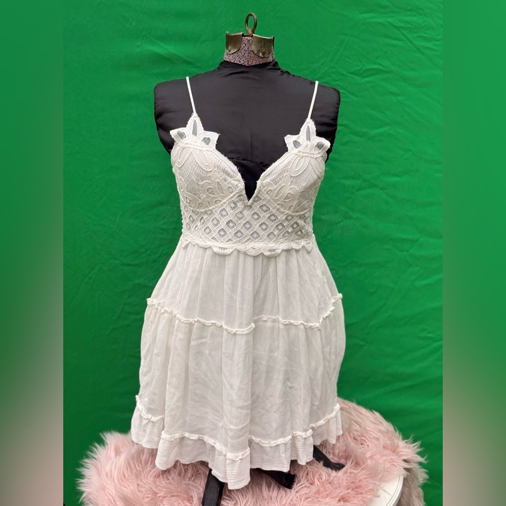 ✨ Rue21 White Lace Boho Babydoll Dress ✨size M